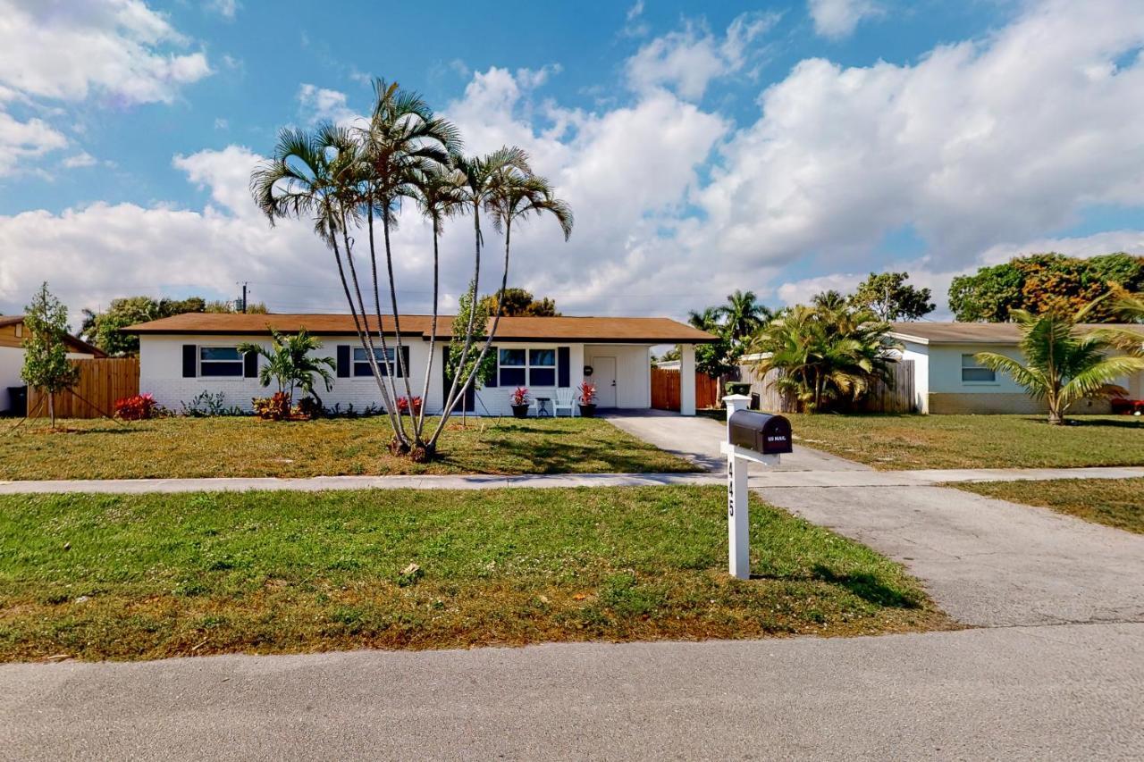 Palm Dreams Villa Greenacres City Exterior photo